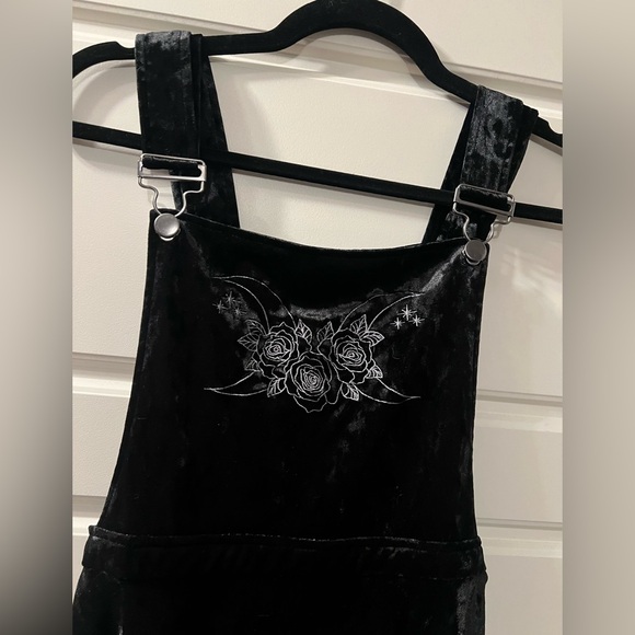 Hot Topic Moon & Florals Embroidered Black Velvet Overall Skirt - Picture 2 of 4